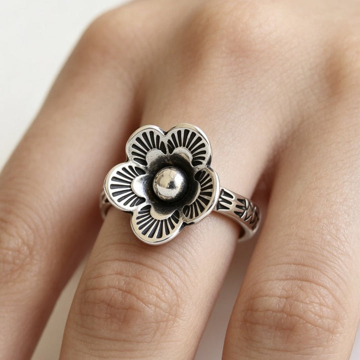 Minimalist Retro Flower Ring