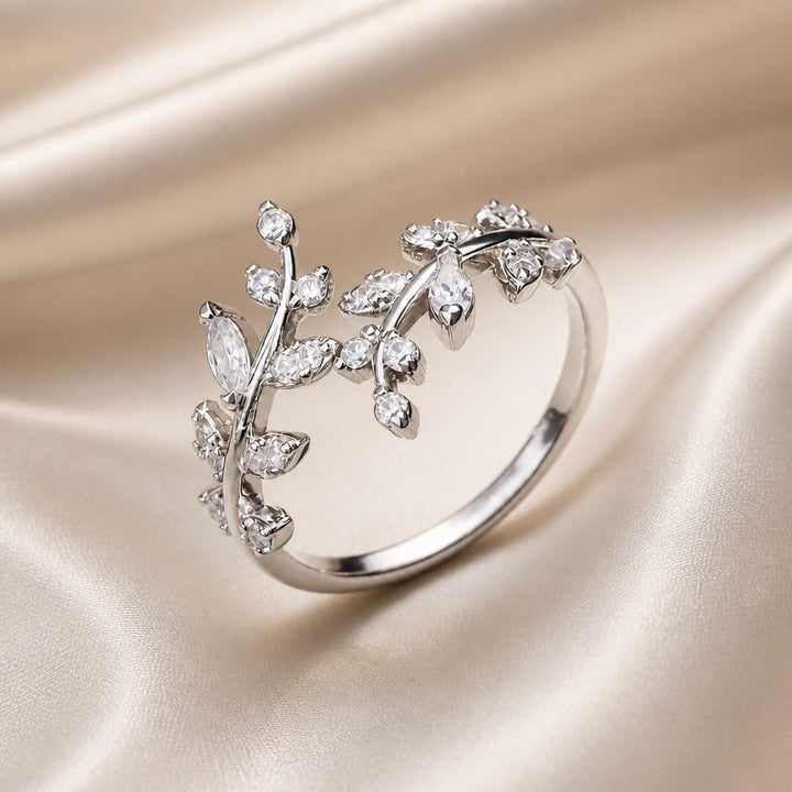 White gold ring with zirconia vine