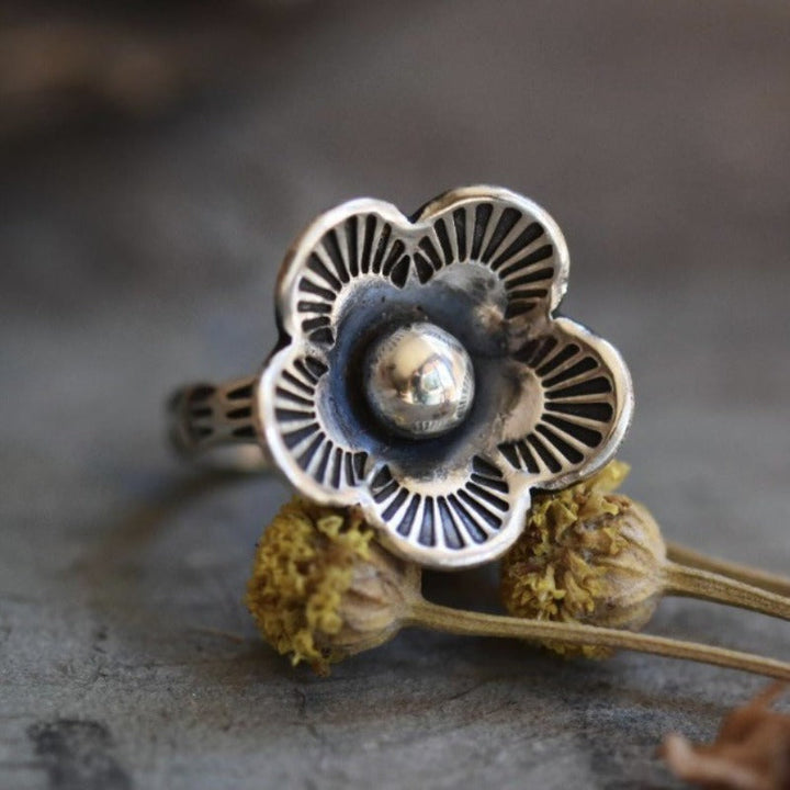 Minimalist Retro Flower Ring