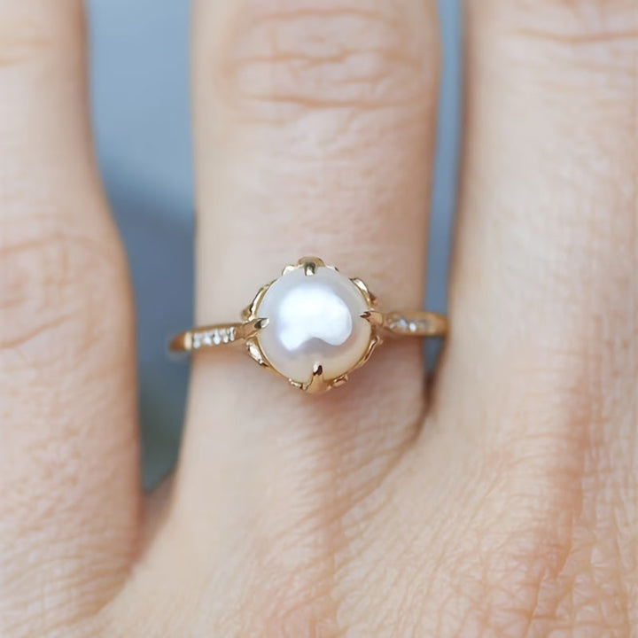 Delicate Ring with Pearl & Crystal