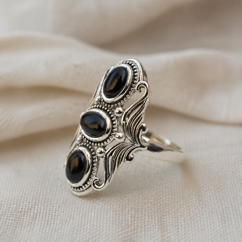 Victorian Ring Noir Signature