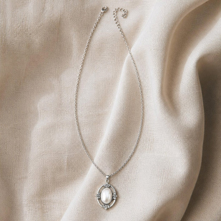 Vintage Openwork Pearl Necklace