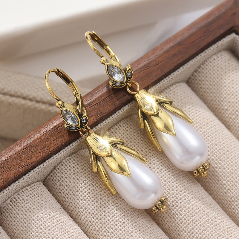 Vintage botanical pearl earrings