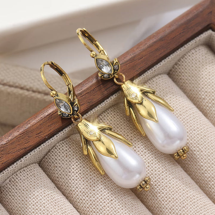 Vintage botanical pearl earrings