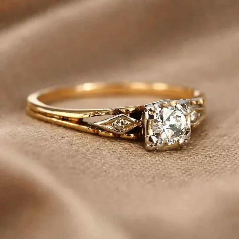Round Zirconia Vintage Ring with Split Shank in Gold-Tone