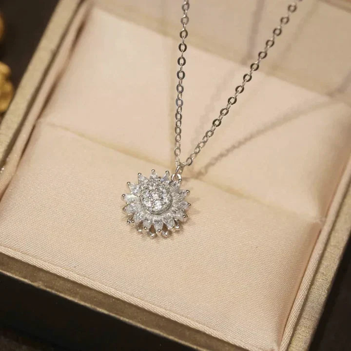 Fortuna Stellaris Necklace | White Gold