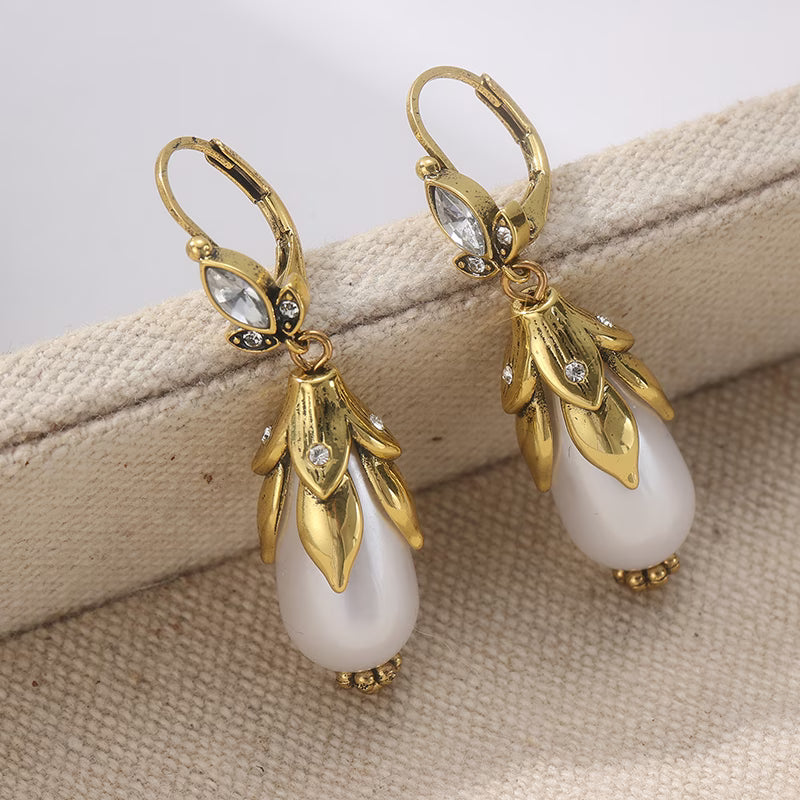 Vintage botanical pearl earrings