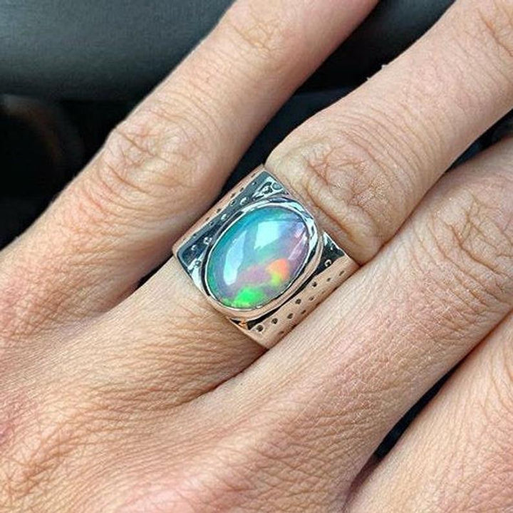 Ring with an oval shimmering stone