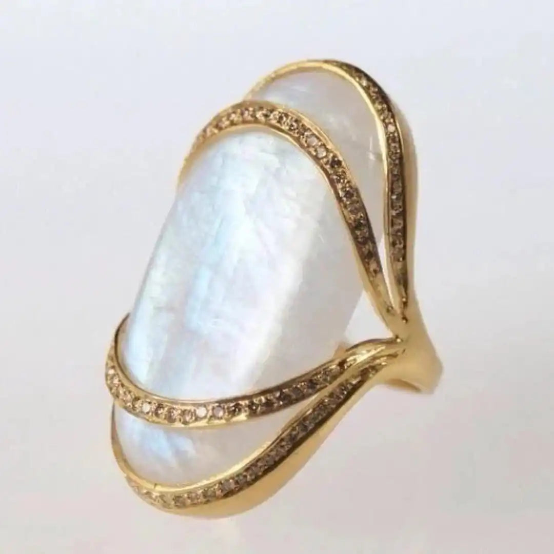 Vintage white opal gold ring