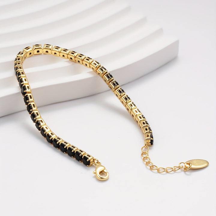 Refined gold bracelet with square cut
