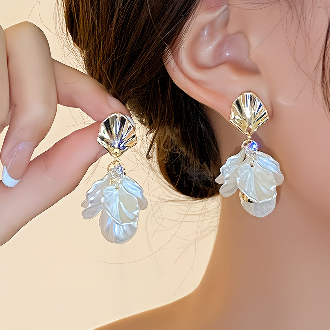 The matte petal pearl earrings