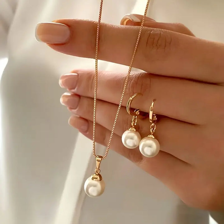 Elegant, graceful pearl necklace set