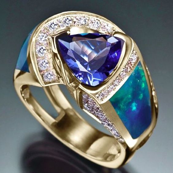 Vintage ocean-blue crystal ring | Sustainable ocean-inspired jewelry