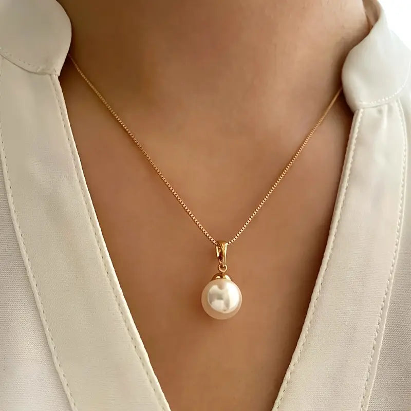 Elegant, graceful pearl necklace set