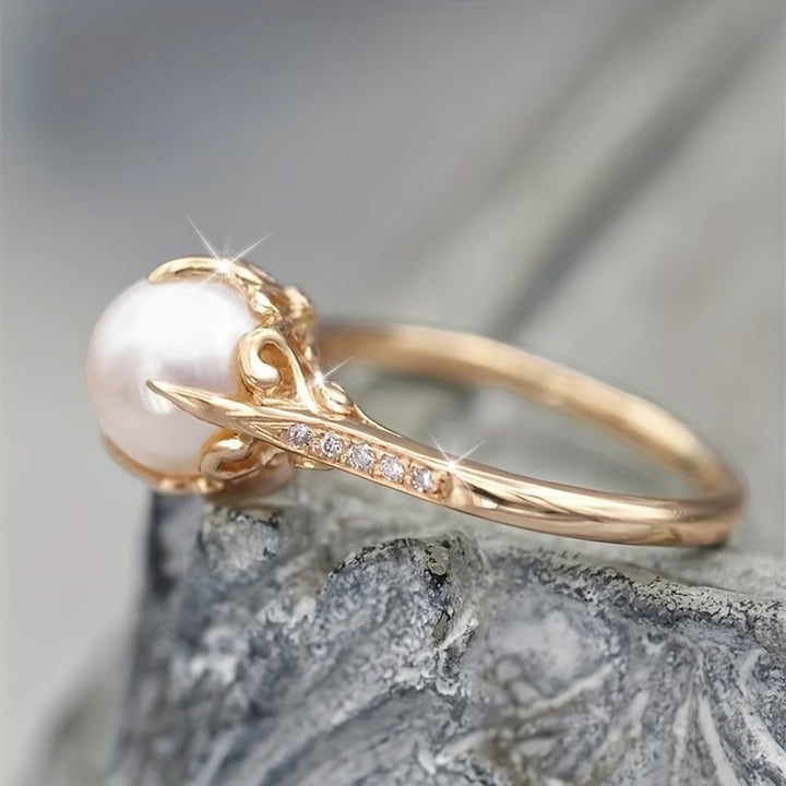 Delicate Ring with Pearl & Crystal