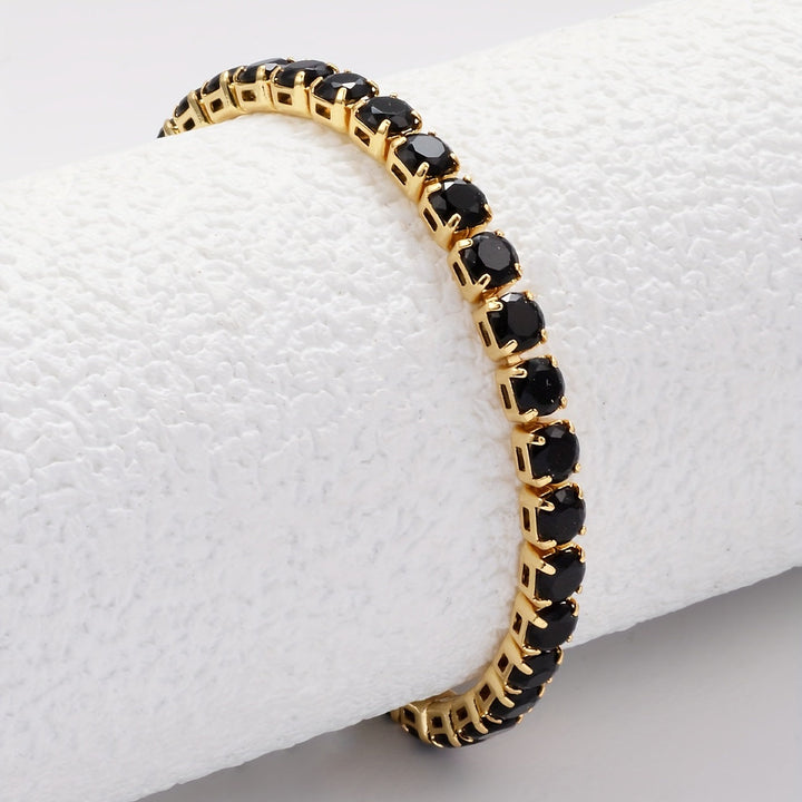 Refined gold bracelet with square cut