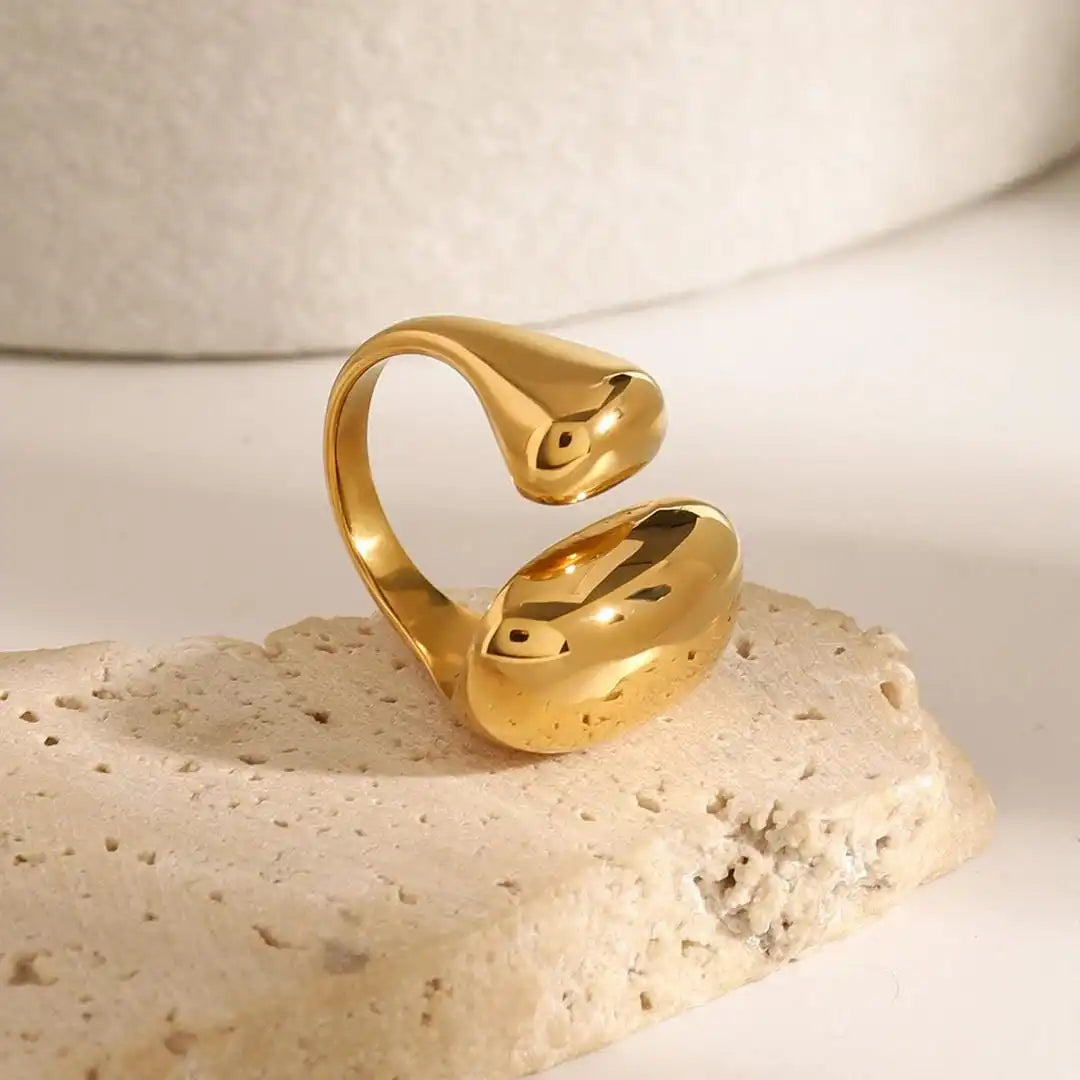 Minimalist gold flow ring