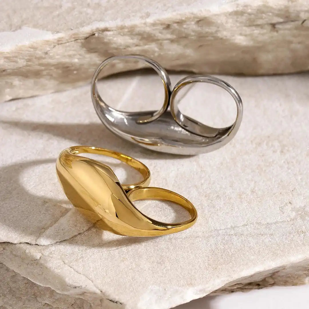 Timeless gold double ring