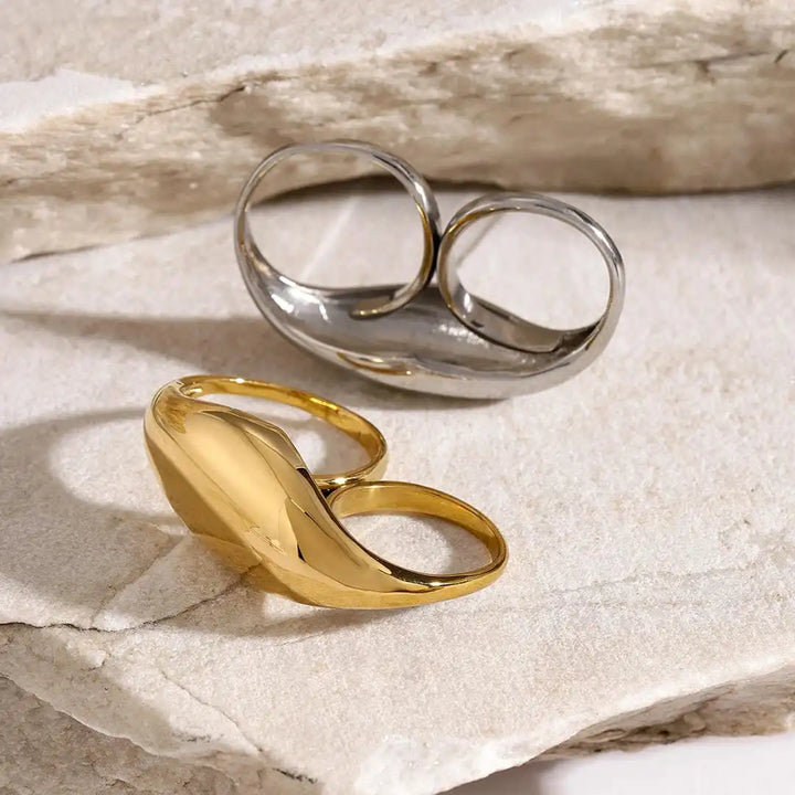 Timeless gold double ring