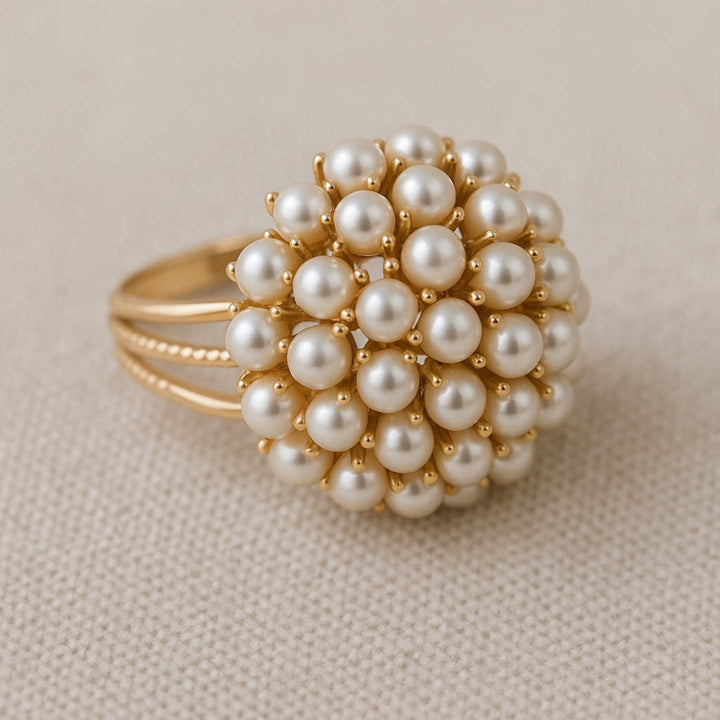 Classic gold ring with an inset pearl