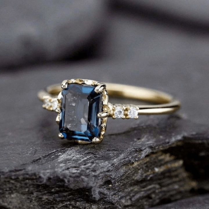 Vintage gold ring with blue crystal