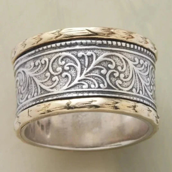 Vintage Ring in Gold and Silver