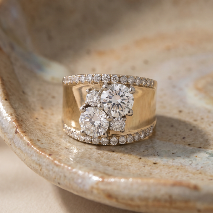 Vintage shiny gold ring with cubic zirconia