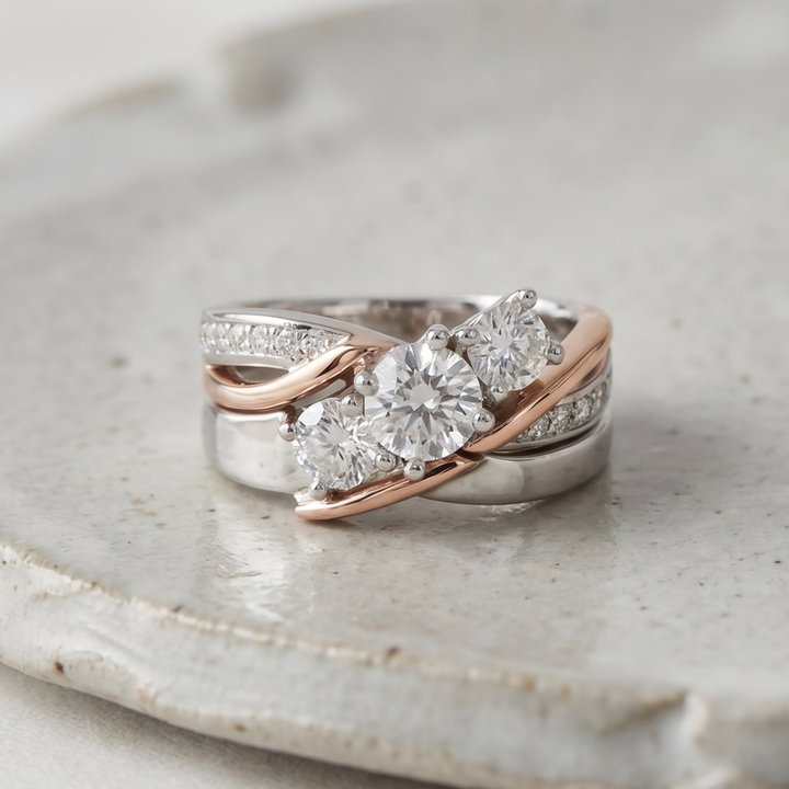 Vintage Ring with Cubic Zirconia in Gold and Silver