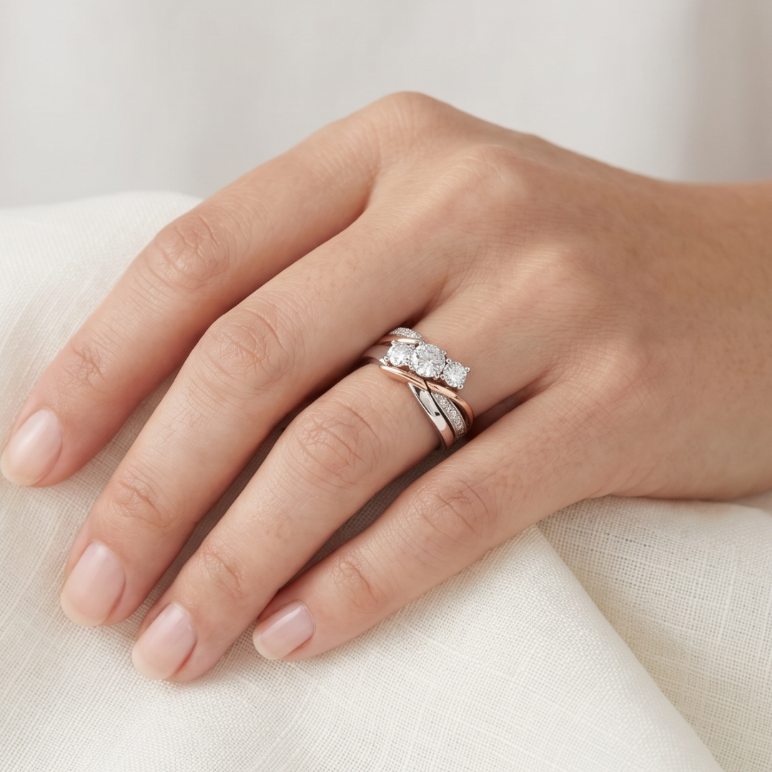 Vintage Ring with Cubic Zirconia in Gold and Silver
