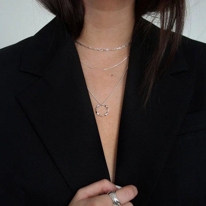 Open three-row circle necklace | White gold