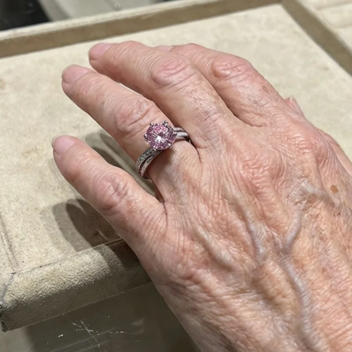 Moonstone pink contour ring | White gold