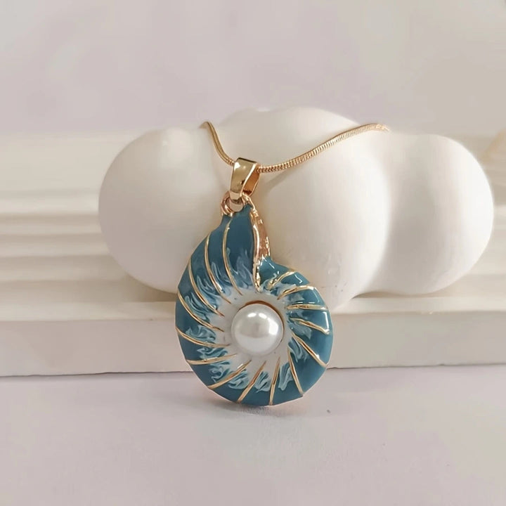 Pearl necklace with blue shell