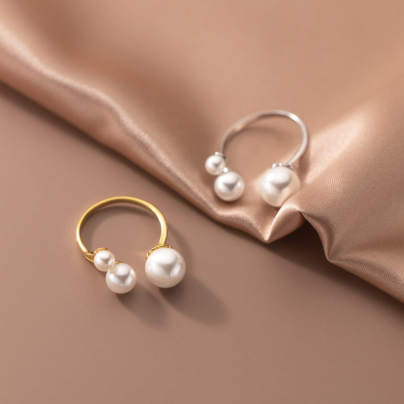 Elegant Ring with Three Pearls - Haller