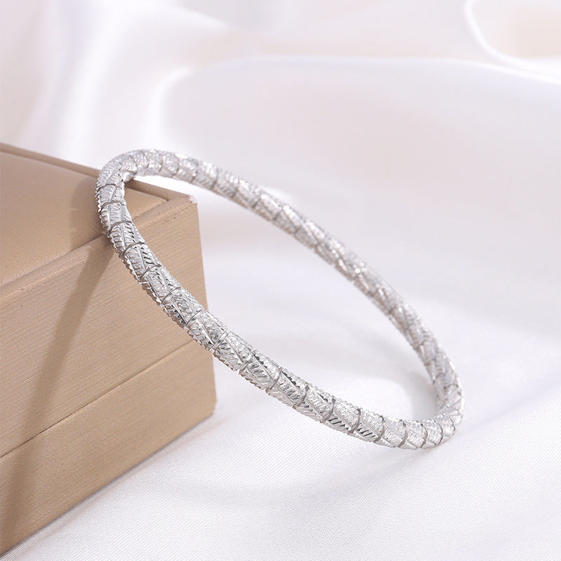 Captivating intertwined gold bracelet