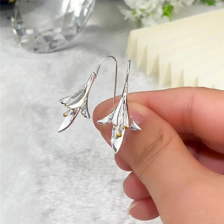 Elegant Silver Floral Earrings - Haller