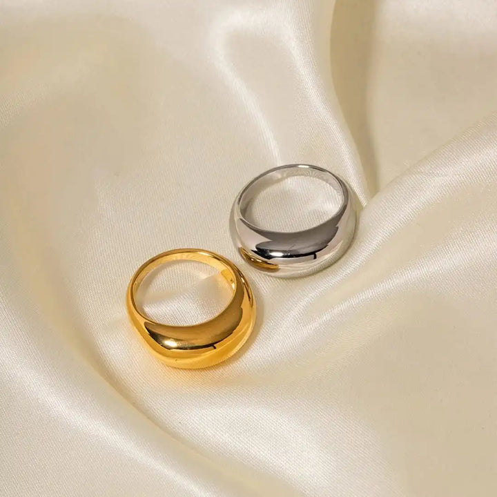 Timeless gold arch ring