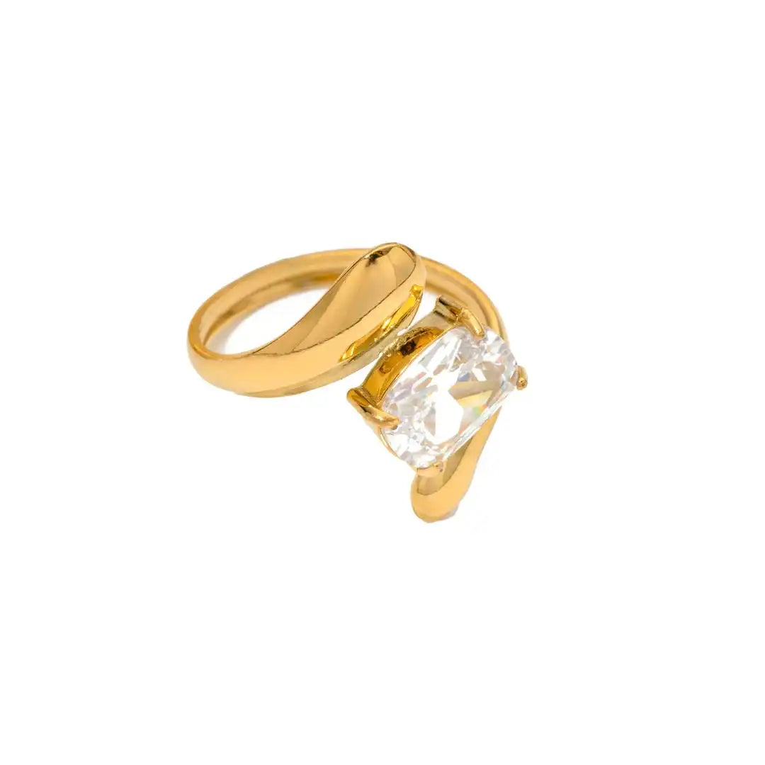 Timeless gold teardrop zirconia ring