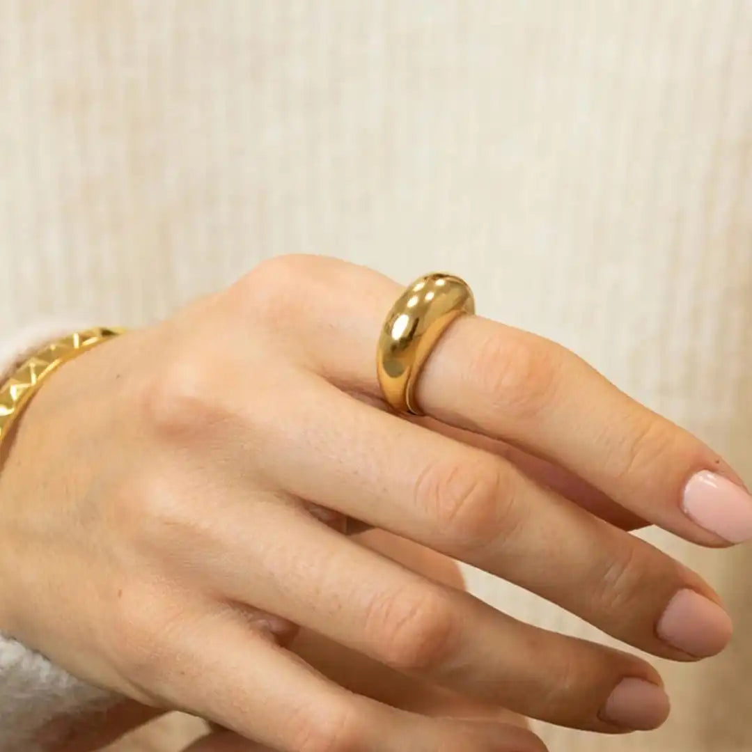 Timeless gold arch ring