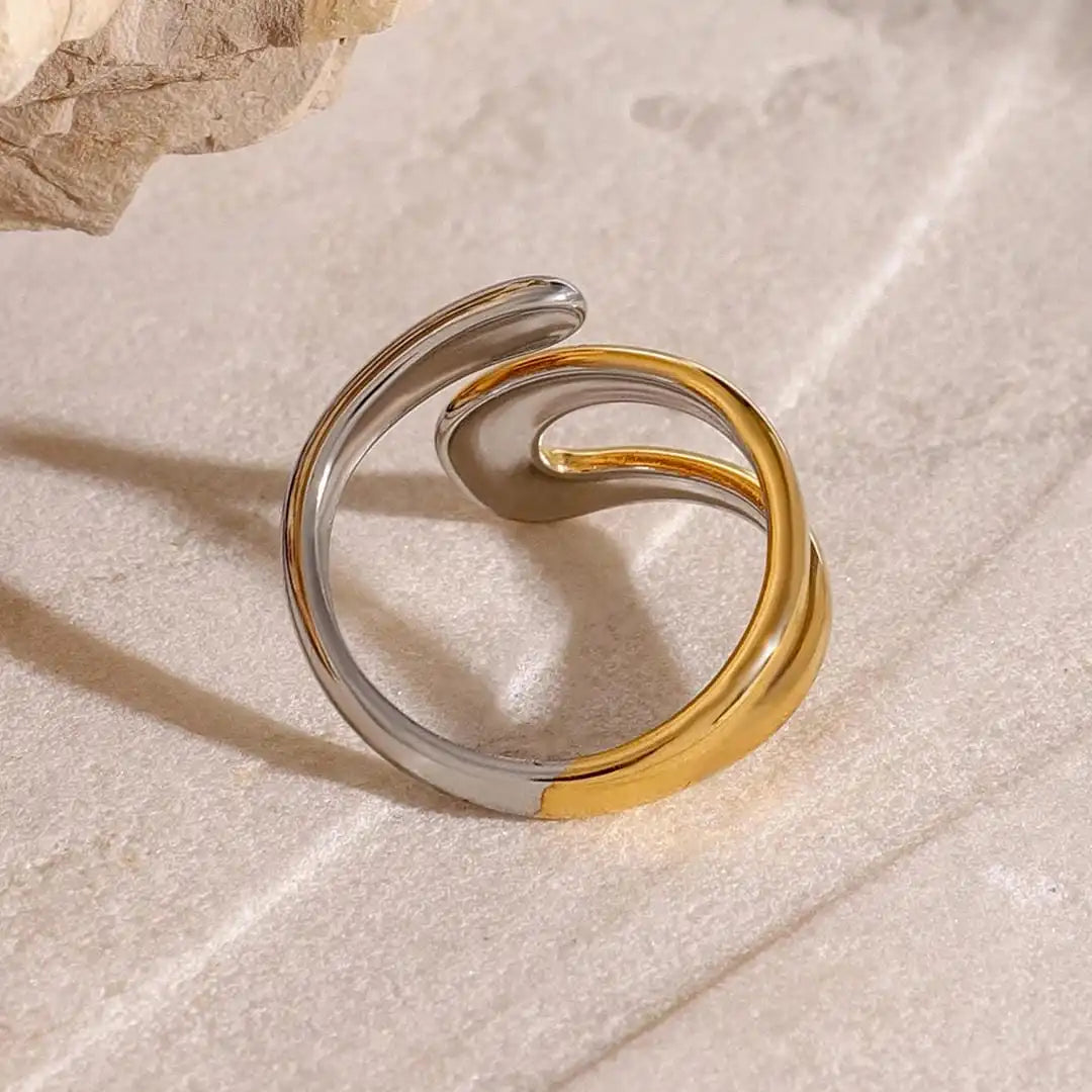 Timeless open gold ring