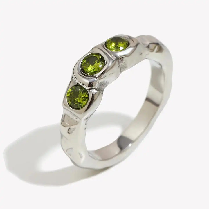 Vintage gold ring with inlaid gemstone