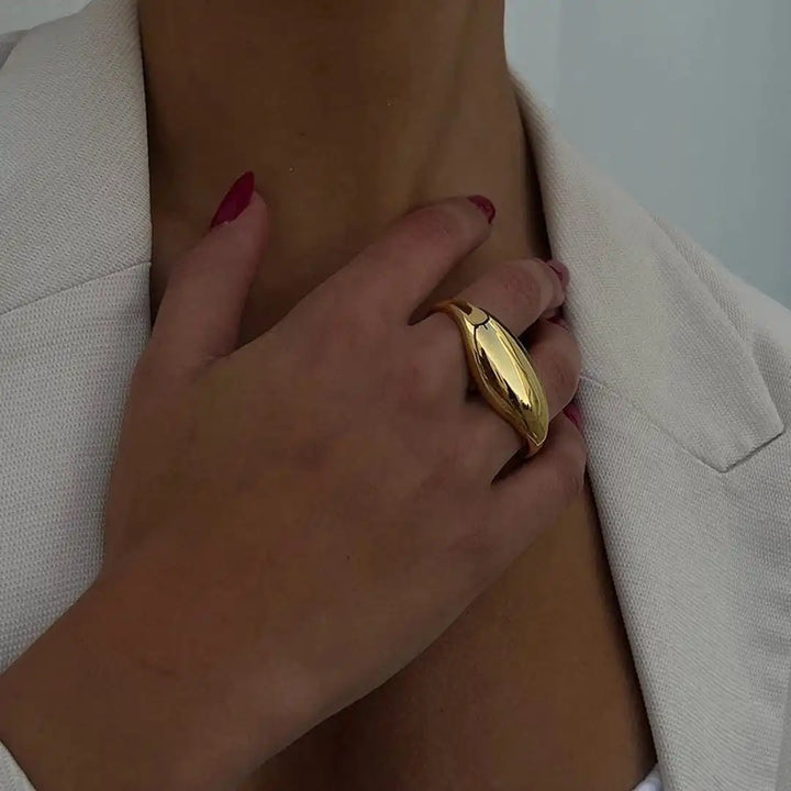 Timeless gold double ring