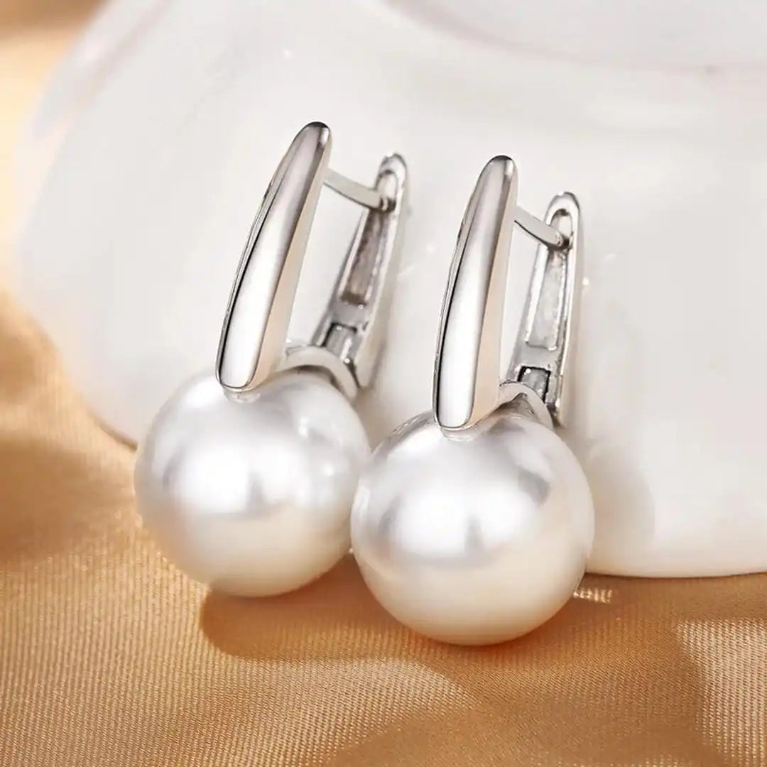 Vintage gold pearl earrings