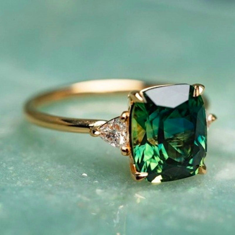 Green zirconia ring in gold