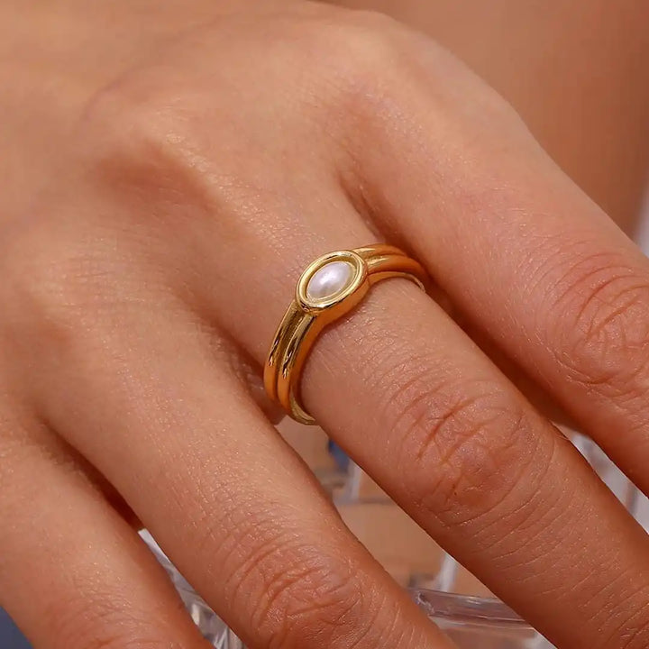 Vintage Gold Ring with Natural Stone