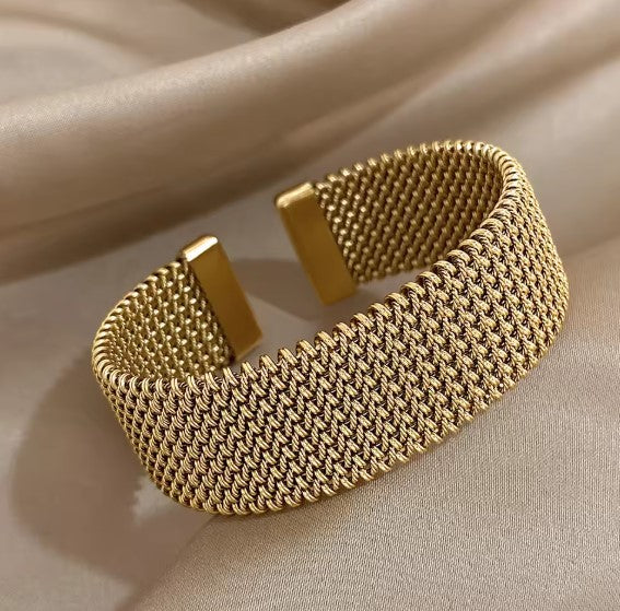 Classic woven open mesh bracelet in vintage style