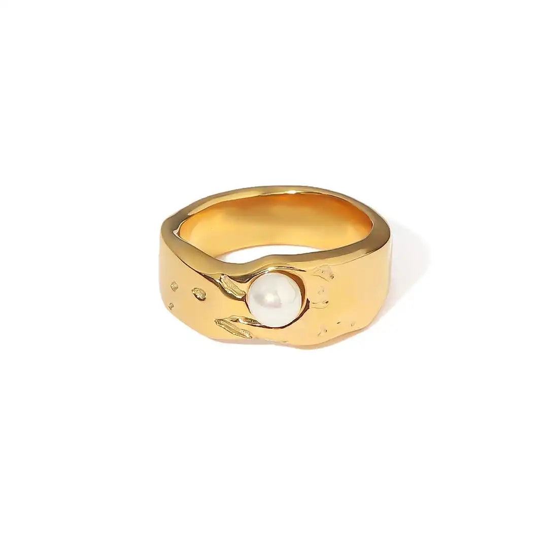Vintage gold pearl ring