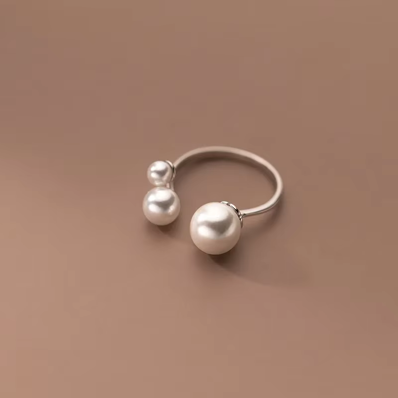 Elegant Ring with Three Pearls - Haller