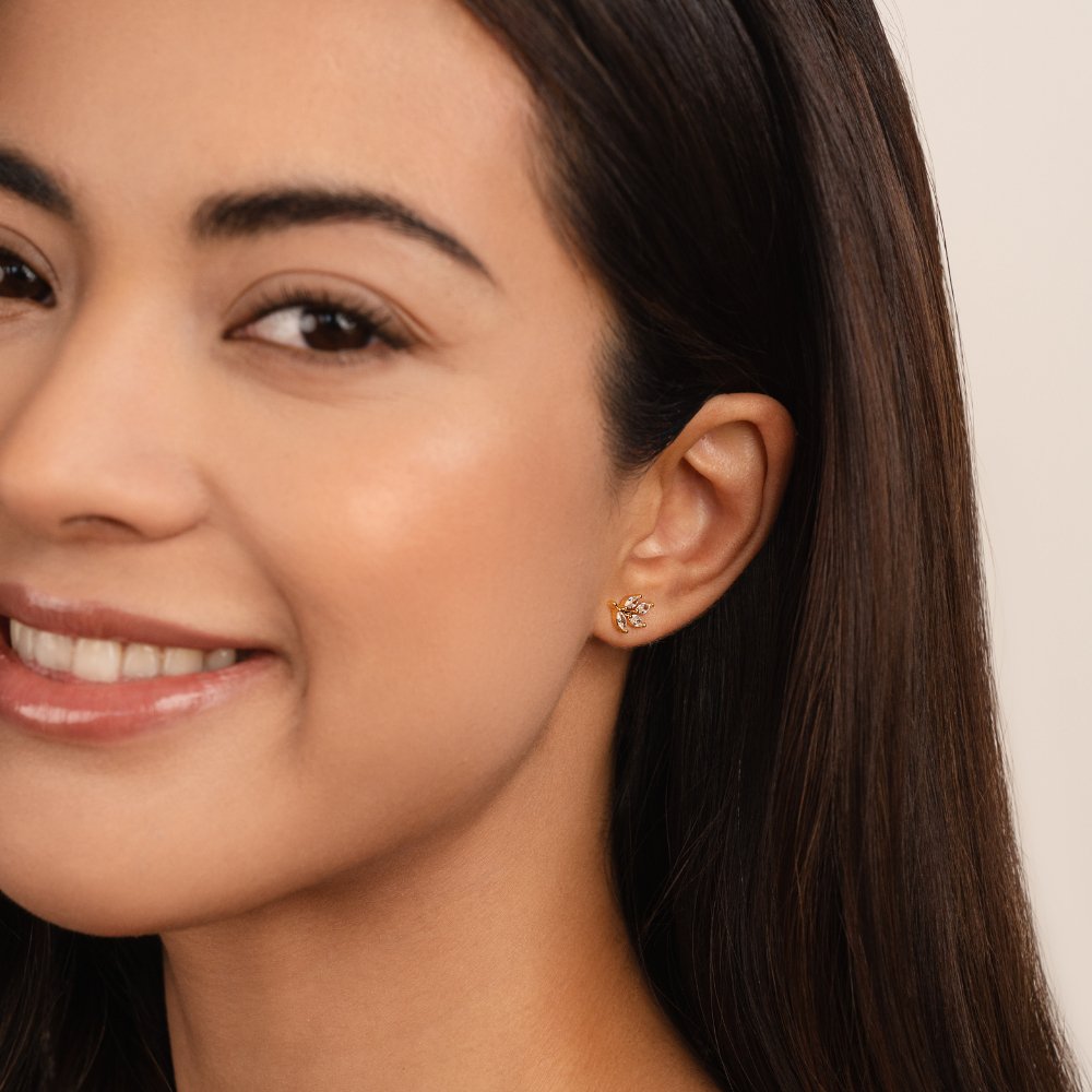Chic leaf earrings with crystal