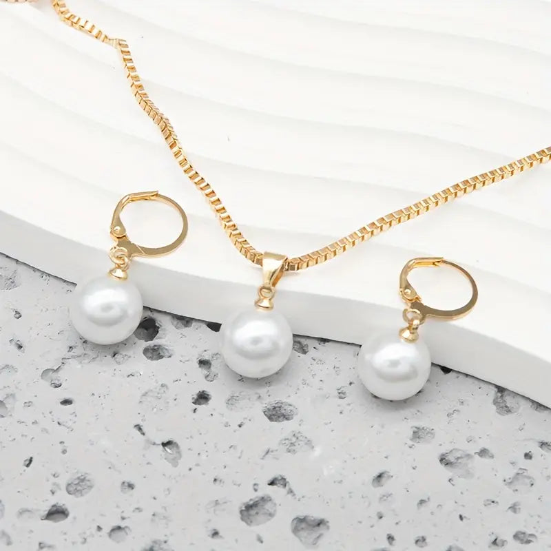 Elegant, graceful pearl necklace set
