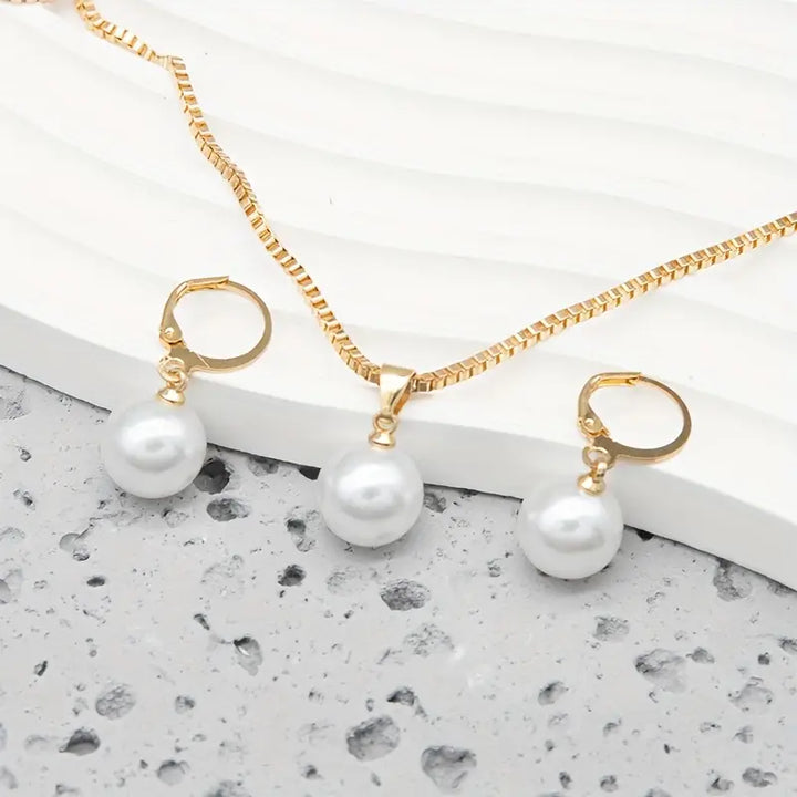 Elegant, graceful pearl necklace set